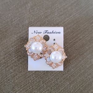 Fashion Earring - NWOT. Bundle it.